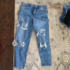 Slightly damaged size 27 f21 jeans